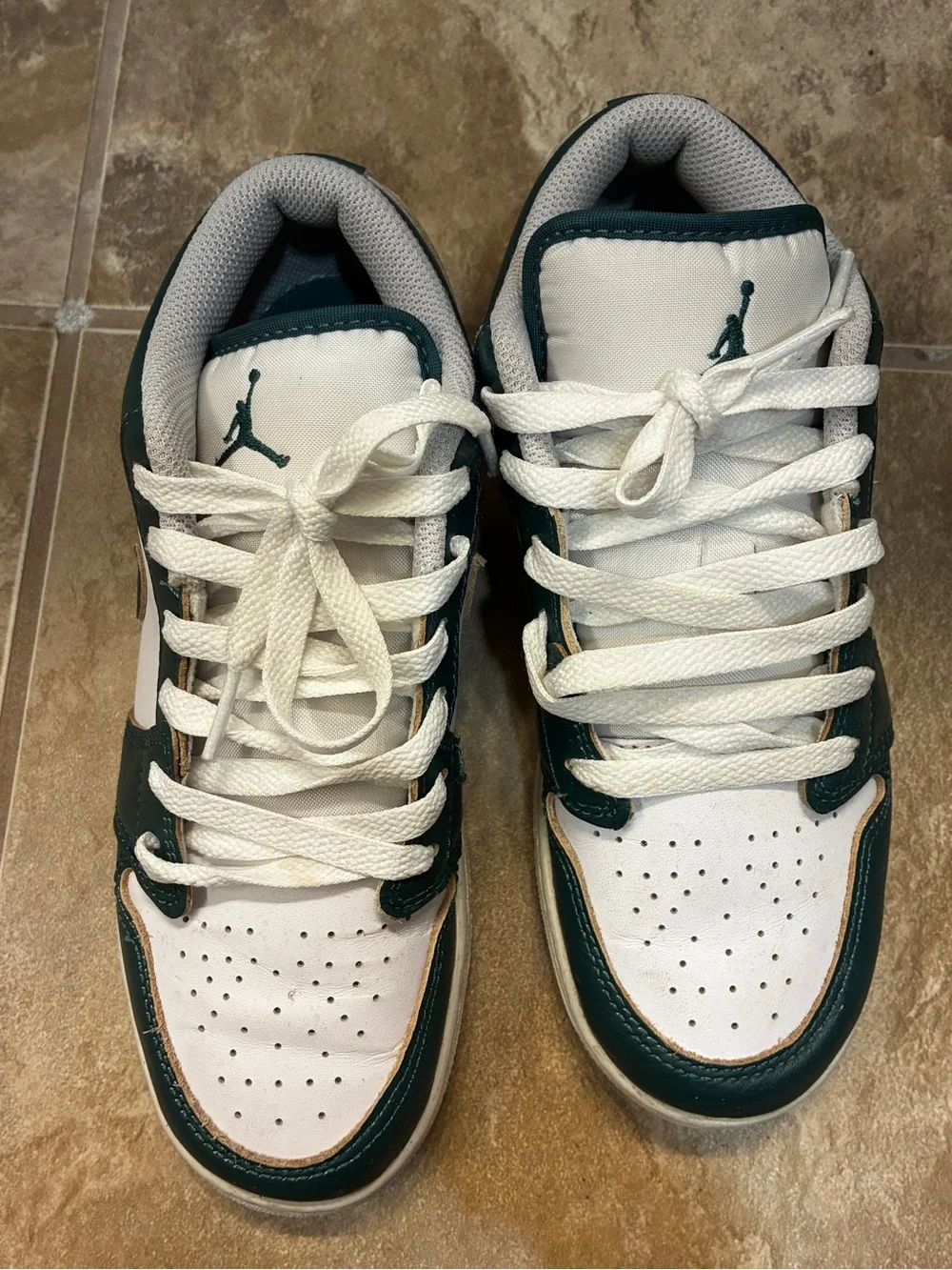 Kids Nike Jordan low-Top Leather Sneakers in White and Dark Green